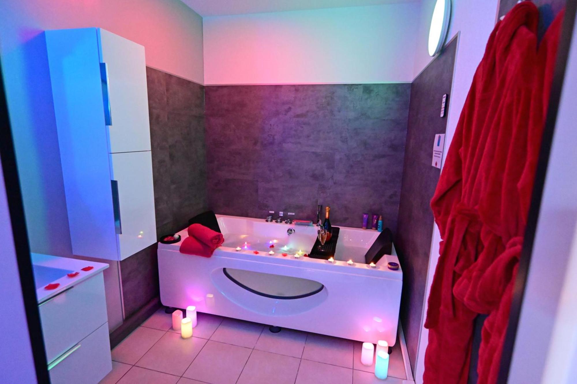 Love Room A Deux Pas De L'Ocean Avec Hammam, Sauna Et Bain A 2 :-) Biscarrosse Eksteriør bilde
